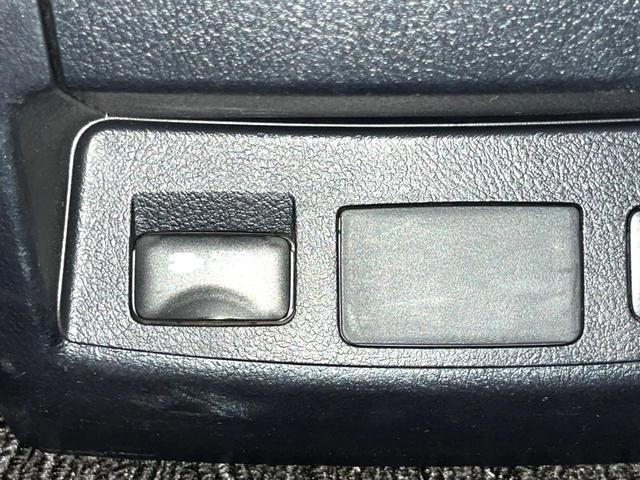 アルファード ２．５Ｓ　Ｃパッケージ　サンルーフ　フリップダウンモニター　バックカメラ　レーダークルーズコントロール　快適温熱シート　ウッドコンビステア　ステアリングヒーター　シートベンチレーション　デジタルインナーミラー　ＤＶＤデッキ（71枚目）