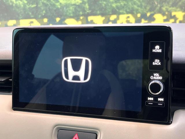 ヴェゼル ｅ：ＨＥＶ　ＰＬａＹ　パノラマルーフ　マルチビューカメラシステム　レーダークルーズコントロール　クリアランスソナー　ＥＴＣ　パワーバックドア　ステアリングヒーター　シートヒーター　置くだけ充電　パドルシフト　横滑り防止機能（4枚目）