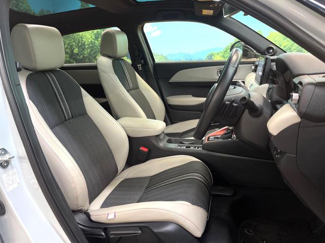 ヴェゼル ｅ：ＨＥＶ　ＰＬａＹ　パノラマルーフ　マルチビューカメラシステム　レーダークルーズコントロール　クリアランスソナー　ＥＴＣ　パワーバックドア　ステアリングヒーター　シートヒーター　置くだけ充電　パドルシフト　横滑り防止機能（8枚目）