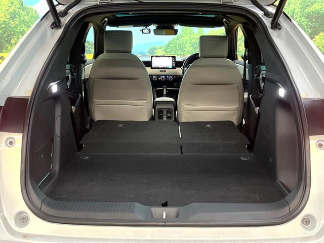 ヴェゼル ｅ：ＨＥＶ　ＰＬａＹ　パノラマルーフ　マルチビューカメラシステム　レーダークルーズコントロール　クリアランスソナー　ＥＴＣ　パワーバックドア　ステアリングヒーター　シートヒーター　置くだけ充電　パドルシフト　横滑り防止機能（10枚目）