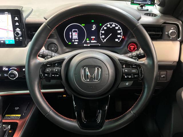 ヴェゼル ｅ：ＨＥＶ　ＰＬａＹ　パノラマルーフ　マルチビューカメラシステム　レーダークルーズコントロール　クリアランスソナー　ＥＴＣ　パワーバックドア　ステアリングヒーター　シートヒーター　置くだけ充電　パドルシフト　横滑り防止機能（11枚目）