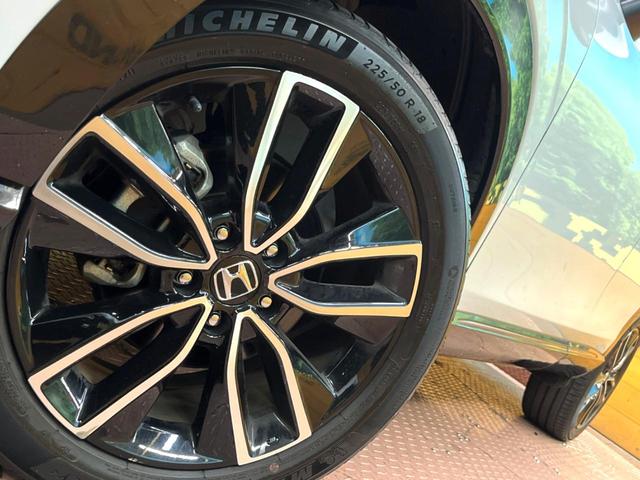 ヴェゼル ｅ：ＨＥＶ　ＰＬａＹ　パノラマルーフ　マルチビューカメラシステム　レーダークルーズコントロール　クリアランスソナー　ＥＴＣ　パワーバックドア　ステアリングヒーター　シートヒーター　置くだけ充電　パドルシフト　横滑り防止機能（13枚目）