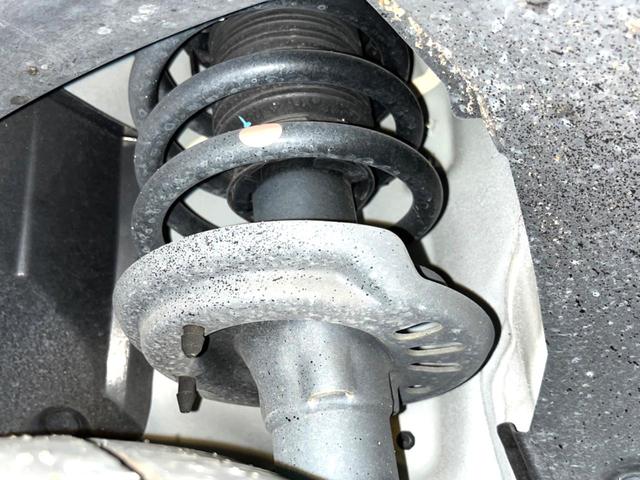 ヴェゼル ｅ：ＨＥＶ　ＰＬａＹ　パノラマルーフ　マルチビューカメラシステム　レーダークルーズコントロール　クリアランスソナー　ＥＴＣ　パワーバックドア　ステアリングヒーター　シートヒーター　置くだけ充電　パドルシフト　横滑り防止機能（20枚目）