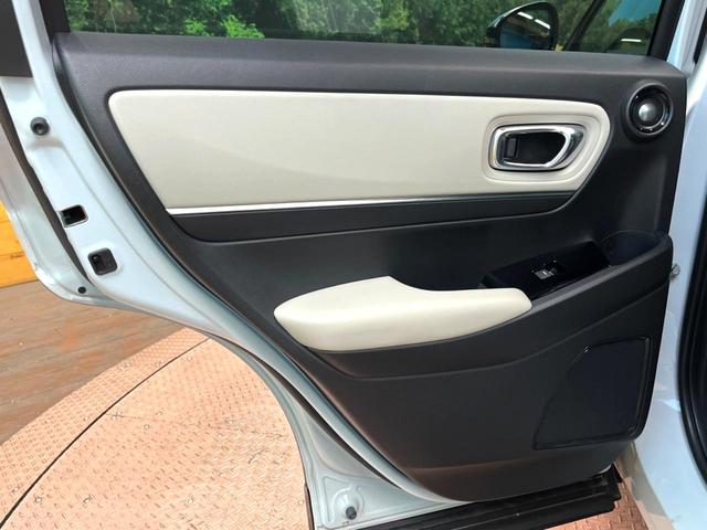 ヴェゼル ｅ：ＨＥＶ　ＰＬａＹ　パノラマルーフ　マルチビューカメラシステム　レーダークルーズコントロール　クリアランスソナー　ＥＴＣ　パワーバックドア　ステアリングヒーター　シートヒーター　置くだけ充電　パドルシフト　横滑り防止機能（31枚目）