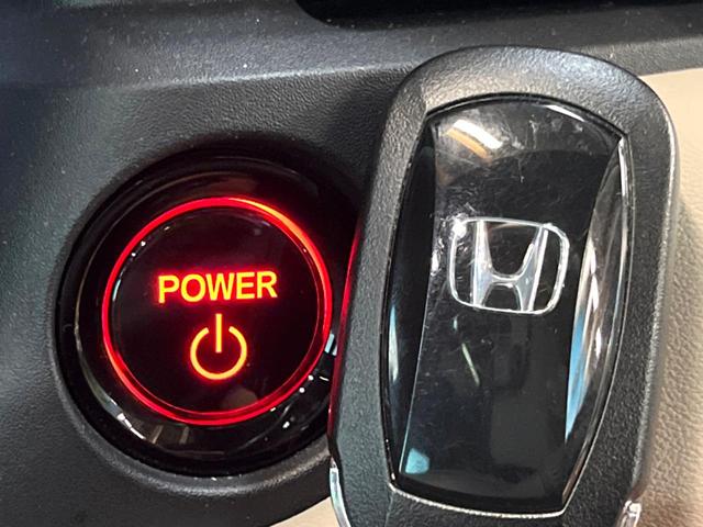 ヴェゼル ｅ：ＨＥＶ　ＰＬａＹ　パノラマルーフ　マルチビューカメラシステム　レーダークルーズコントロール　クリアランスソナー　ＥＴＣ　パワーバックドア　ステアリングヒーター　シートヒーター　置くだけ充電　パドルシフト　横滑り防止機能（41枚目）