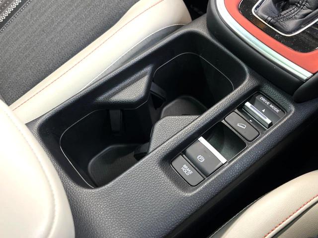 ヴェゼル ｅ：ＨＥＶ　ＰＬａＹ　パノラマルーフ　マルチビューカメラシステム　レーダークルーズコントロール　クリアランスソナー　ＥＴＣ　パワーバックドア　ステアリングヒーター　シートヒーター　置くだけ充電　パドルシフト　横滑り防止機能（54枚目）