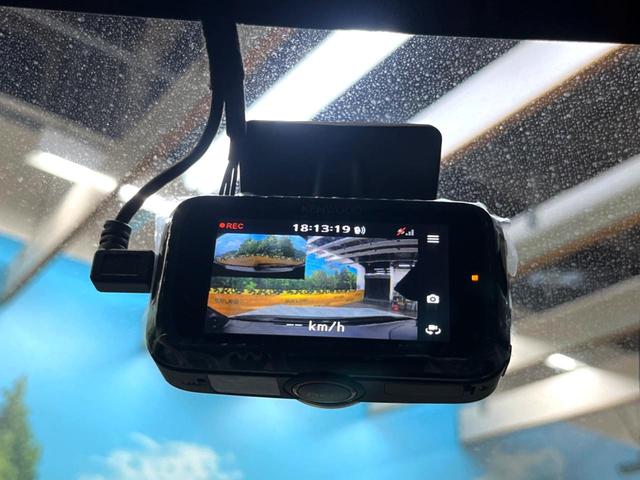 ヴェゼル ｅ：ＨＥＶ　ＰＬａＹ　パノラマルーフ　マルチビューカメラシステム　レーダークルーズコントロール　クリアランスソナー　ＥＴＣ　パワーバックドア　ステアリングヒーター　シートヒーター　置くだけ充電　パドルシフト　横滑り防止機能（60枚目）