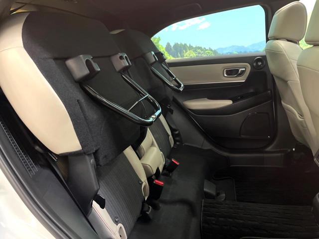 ヴェゼル ｅ：ＨＥＶ　ＰＬａＹ　パノラマルーフ　マルチビューカメラシステム　レーダークルーズコントロール　クリアランスソナー　ＥＴＣ　パワーバックドア　ステアリングヒーター　シートヒーター　置くだけ充電　パドルシフト　横滑り防止機能（62枚目）