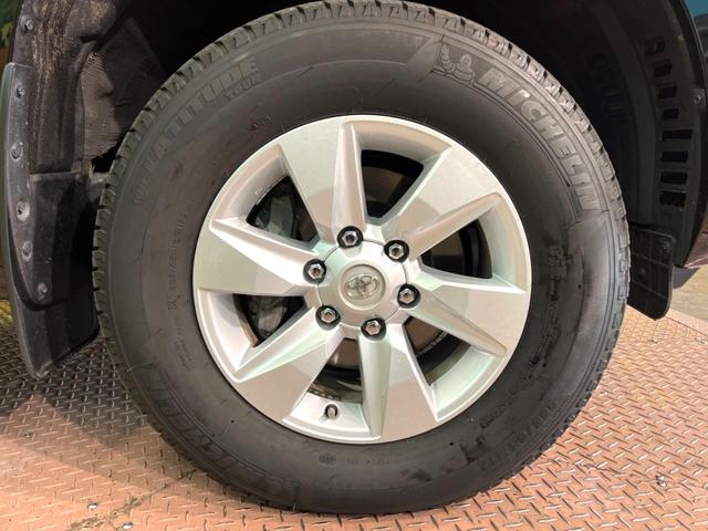 �y�����P�V�C���`�A���~�z�C�[���z�O�ςɃ}�b�`���������A���~�z�C�[���𑕒����Ă���܂��B�e��ЊO�A���~�z�C�[����A�X�^�b�h���X�^�C�����戵�����Ă���܂��B���񂲑��k����������