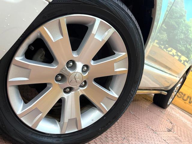 デリカＤ：５ Ｄ　パワーパッケージ　４ＷＤ　バックカメラ　両側電動スライドドア　ＥＴＣ　シートヒーター　ウッドコンビステア　パドルシフト　Ｂｌｕｅｔｏｏｔｈ　ＨＩＤヘッド　横滑り防止機能　ステアリングスイッチ（14枚目）