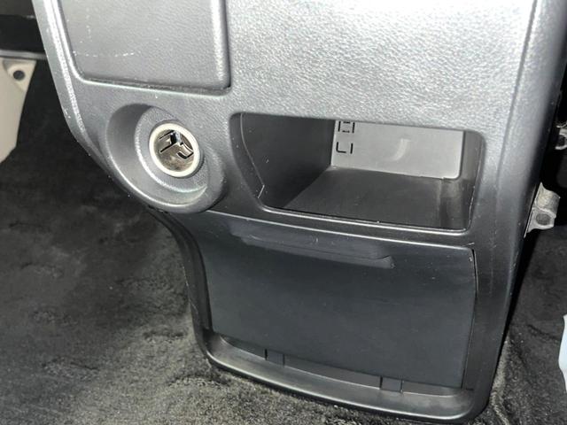 デリカＤ：５ Ｄ　パワーパッケージ　４ＷＤ　バックカメラ　両側電動スライドドア　ＥＴＣ　シートヒーター　ウッドコンビステア　パドルシフト　Ｂｌｕｅｔｏｏｔｈ　ＨＩＤヘッド　横滑り防止機能　ステアリングスイッチ（38枚目）