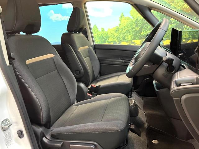 セレナ ｅ－パワー　ハイウェイスターＶ　メーカー純正ナビ　アラウンドビューモニター　プロパイロット　両側電動スライドドア　ＥＴＣ２．０　ＬＥＤヘッド　ワイヤレス充電　オートブレーキホールド　ブラインドスポットモニター　Ｂｌｕｅｔｏｏｔｈ（8枚目）