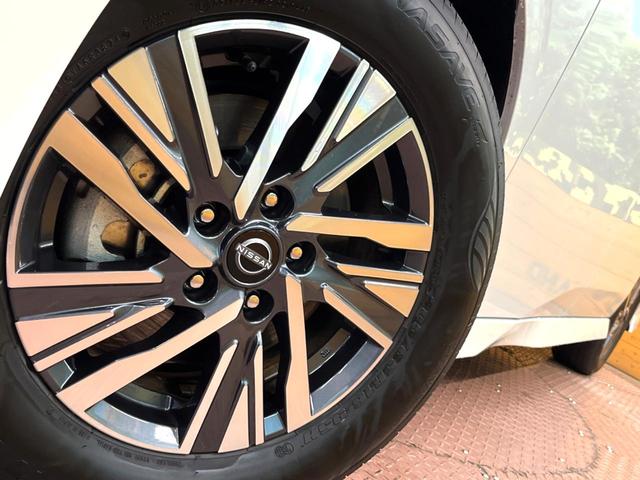 セレナ ｅ－パワー　ハイウェイスターＶ　メーカー純正ナビ　アラウンドビューモニター　プロパイロット　両側電動スライドドア　ＥＴＣ２．０　ＬＥＤヘッド　ワイヤレス充電　オートブレーキホールド　ブラインドスポットモニター　Ｂｌｕｅｔｏｏｔｈ（14枚目）