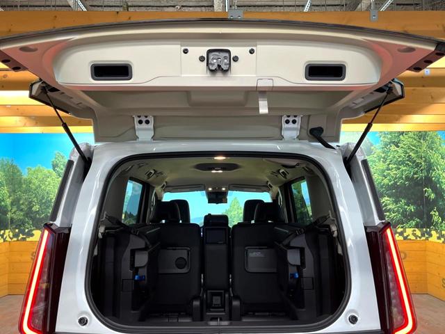 セレナ ｅ－パワー　ハイウェイスターＶ　メーカー純正ナビ　アラウンドビューモニター　プロパイロット　両側電動スライドドア　ＥＴＣ２．０　ＬＥＤヘッド　ワイヤレス充電　オートブレーキホールド　ブラインドスポットモニター　Ｂｌｕｅｔｏｏｔｈ（54枚目）