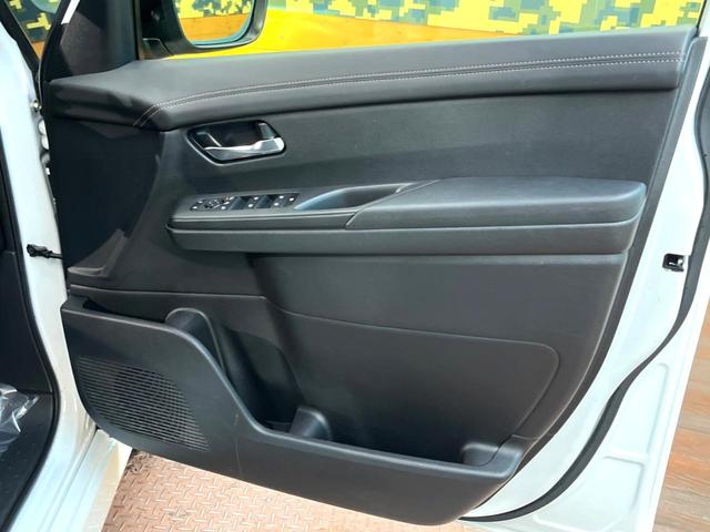 セレナ ｅ－パワー　ハイウェイスターＶ　メーカーナビ　アラウンドビュー　プロパイロット　両側電動スライドドア　ブラインドスポットモニター　ＬＥＤヘッドライト　ＥＴＣ２．０　デジタルインナーミラー　コーナーセンサー　ブレーキホールド（41枚目）