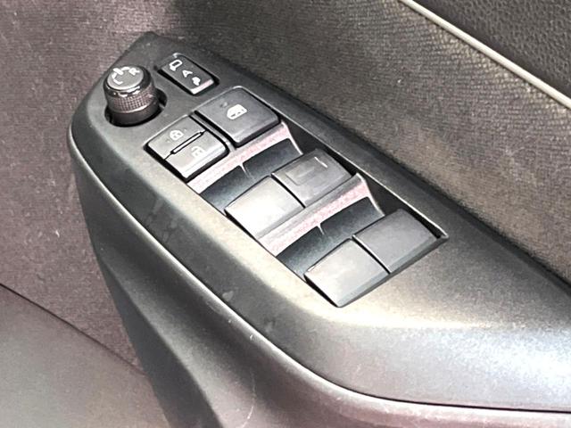 ヤリスクロス ハイブリッドG 純正8型ディスプレイ ナビキット 全周囲カメラ トヨタセーフティセンス レーダークルーズ 100V電源 オートブレーキホールド Bluetooth ブラインドスポットモニター オートマチックハイビーム(46枚目)