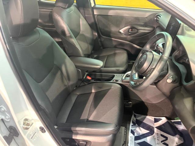 ヤリスクロス ハイブリッドZ 8インチディスプレイオーディオ パノラミックビューモニター レーダークルーズコントロール 100V電源 シートヒーター ステアリングヒーター 革巻きステア パワーバックドア ドライブレコーダー(8枚目)