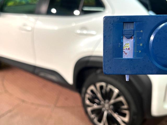 ヤリスクロス ハイブリッドZ 8インチディスプレイオーディオ パノラミックビューモニター レーダークルーズコントロール 100V電源 シートヒーター ステアリングヒーター 革巻きステア パワーバックドア ドライブレコーダー(61枚目)