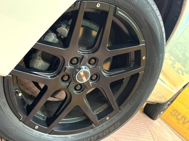 �y�P�W�C���`�A���~�z�C�[���z�O�ςɃ}�b�`�����A���~�z�C�[���𑕒����Ă���܂��B�e��A���~�z�C�[����A�X�^�b�h���X�^�C�����戵�����Ă���܂��B���񂲑��k����������