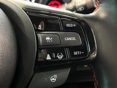 �ڥ����ץƥ��֥��롼������ȥ�����۹�®ƻϩ�Ǥ�Ĺ��Υ���Ԥ��ڤˡ�����ư��®�٤��ݤĥ��롼������ȥ����뤬�����ͷڸ������ƥ��Ϣ�Ȥ��������μ�ξ���Τ��Ƽִ֤��ݤĤ褦��®��Ĵ�ᤷ�Ƥ���ޤ����� 6