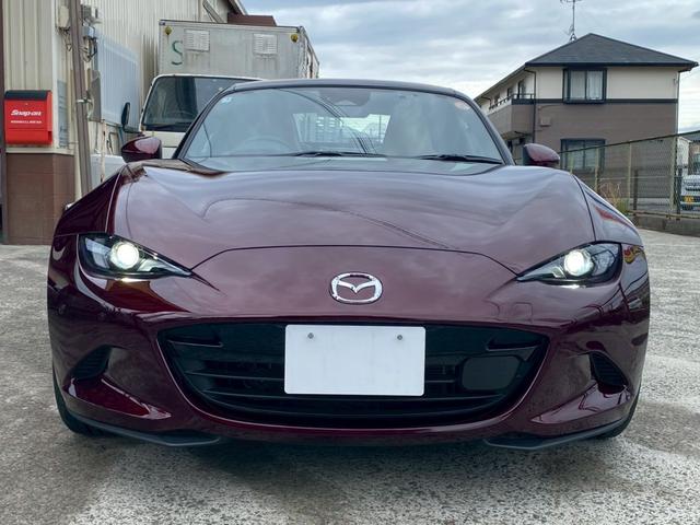 ロードスター ３５周年記念車　ユーザー買取車　ワンオーナー　ＥＴＣ　専用オーナメントシリアルナンバー付・フロアマットスポーツタン・ヘッドレストエンボス加工・エアコンルーバ加飾内側：ダークレッド・フロアカーペットスポーツタン（4枚目）