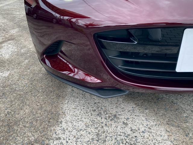 ロードスター ３５周年記念車　ユーザー買取車　ワンオーナー　ＥＴＣ　専用オーナメントシリアルナンバー付・フロアマットスポーツタン・ヘッドレストエンボス加工・エアコンルーバ加飾内側：ダークレッド・フロアカーペットスポーツタン（15枚目）