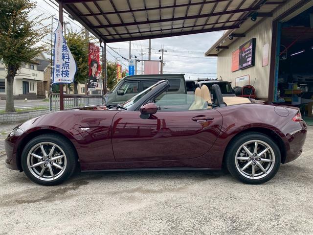 ロードスター ３５周年記念車　ユーザー買取車　ワンオーナー　ＥＴＣ　専用オーナメントシリアルナンバー付・フロアマットスポーツタン・ヘッドレストエンボス加工・エアコンルーバ加飾内側：ダークレッド・フロアカーペットスポーツタン（19枚目）
