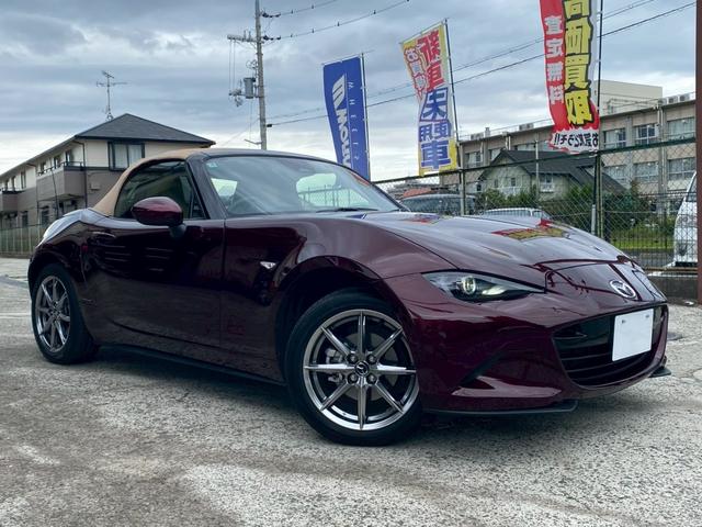 ロードスター ３５周年記念車　ユーザー買取車　ワンオーナー　ＥＴＣ　専用オーナメントシリアルナンバー付・フロアマットスポーツタン・ヘッドレストエンボス加工・エアコンルーバ加飾内側：ダークレッド・フロアカーペットスポーツタン（26枚目）