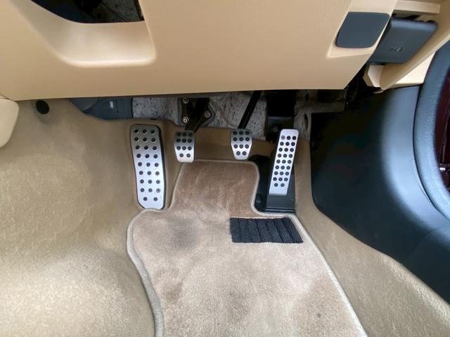 ロードスター ３５周年記念車　ユーザー買取車　ワンオーナー　ＥＴＣ　専用オーナメントシリアルナンバー付・フロアマットスポーツタン・ヘッドレストエンボス加工・エアコンルーバ加飾内側：ダークレッド・フロアカーペットスポーツタン（46枚目）