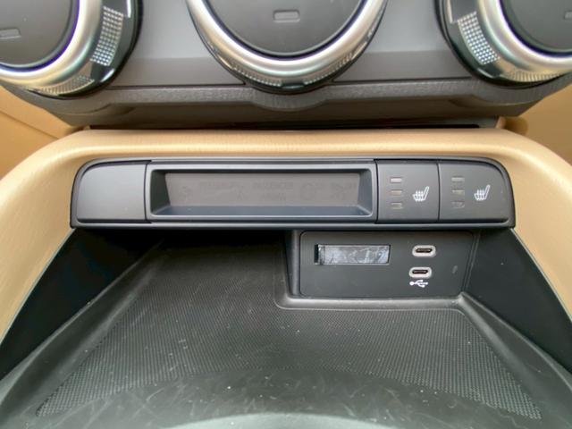 ロードスター ３５周年記念車　ユーザー買取車　ワンオーナー　ＥＴＣ　専用オーナメントシリアルナンバー付・フロアマットスポーツタン・ヘッドレストエンボス加工・エアコンルーバ加飾内側：ダークレッド・フロアカーペットスポーツタン（50枚目）