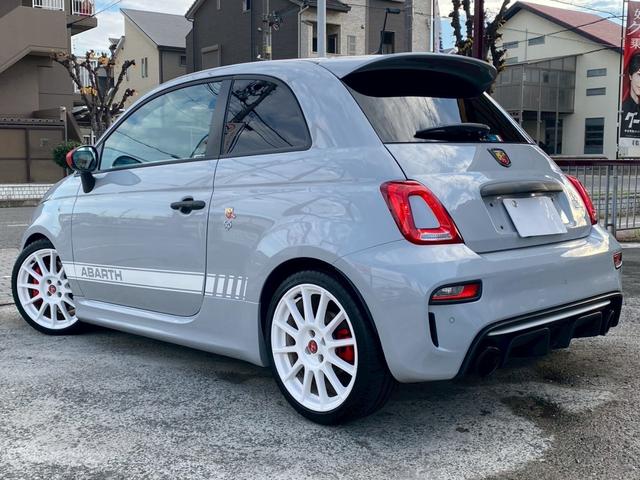 内外装状態が非常に良いです。納車前には再度ルームクリーニング、整備点検させて頂きますので安心して気持ち良くお乗り頂けます。