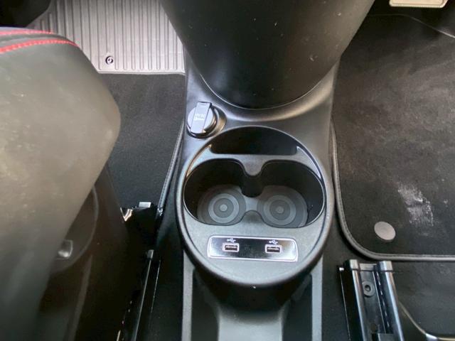 お気軽にお問い合わせください。内外装共に綺麗で自信を持ってお勧めできる一台ですので、ぜひご来店の上、程度などご覧ください。無料お問い合わせ電話番号００６６−９７０９−８０５３