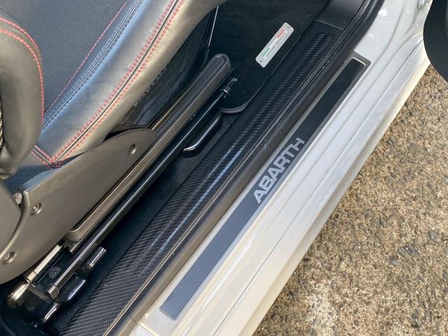 内外装もとても綺麗で当店自信をもってお勧めできる一台ですので、ぜひご来店の上、程度などご覧ください。別途ボディコーティング施工やカーフィルム施工もお任せ下さい。