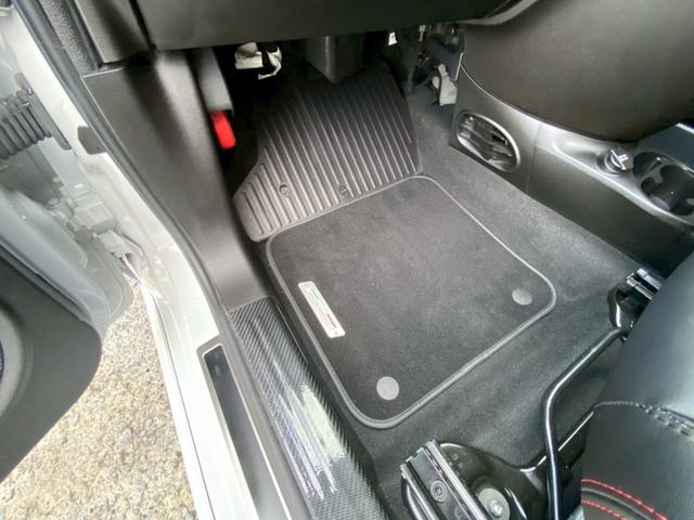 当店ではご予算にお応じてボディカラー、年式、グレードなどお客様にご満足いただける車両をお探しします。新車のコンプリート製作はもちろん、中古車探しからこだわりの一台を親身になってお作りします。