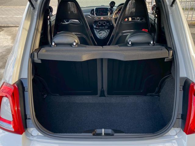 内外装もとても綺麗で当店自信をもってお勧めできる一台ですので、ぜひご来店の上、程度などご覧ください。別途ボディコーティング施工やカーフィルム施工もお任せ下さい。