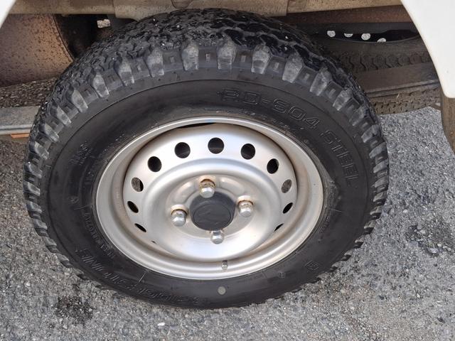 キャリイトラック ＫＣエアコン・パワステ　ワンオーナーユーザー買取車　パートタイム４ＷＤ　３速オートマ車検令和８年１２月　ＥＴＣ　禁煙車　ブリジストンマッド＆スノータイヤ　荷台アオリプロテクター　荷室ゴムマット（22枚目）