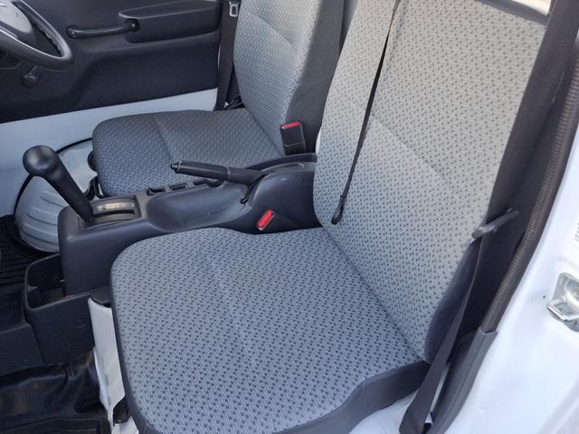 キャリイトラック ＫＣエアコン・パワステ　ワンオーナーユーザー買取車　パートタイム４ＷＤ　３速オートマ車検令和８年１２月　ＥＴＣ　禁煙車　ブリジストンマッド＆スノータイヤ　荷台アオリプロテクター　荷室ゴムマット（25枚目）