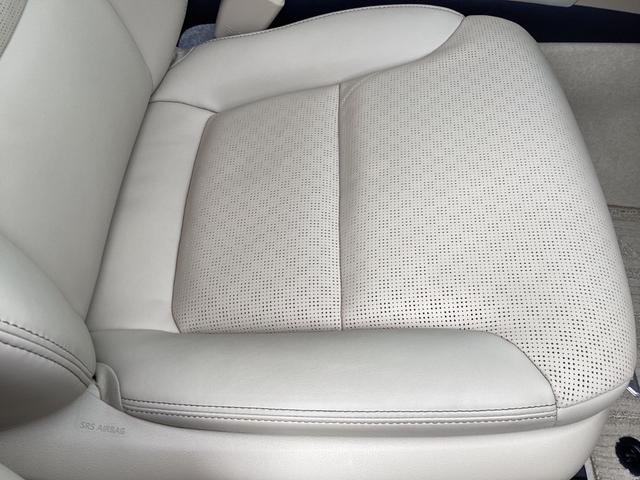 ランドクルーザー ＺＸ　ワンオーナー　モデリスタエアロ　ルーフレール　クールボックス　ニュートラルベージュ本革シート　ＪＢＬスピーカー（11枚目）