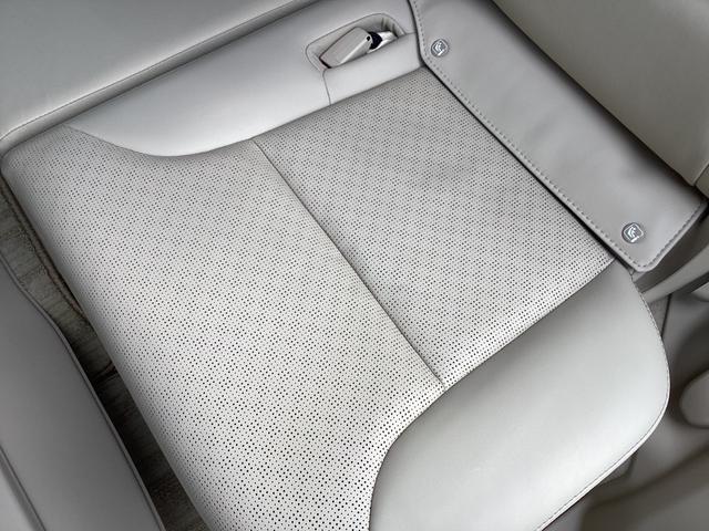ランドクルーザー ＺＸ　ワンオーナー　モデリスタエアロ　ルーフレール　クールボックス　ニュートラルベージュ本革シート　ＪＢＬスピーカー（70枚目）