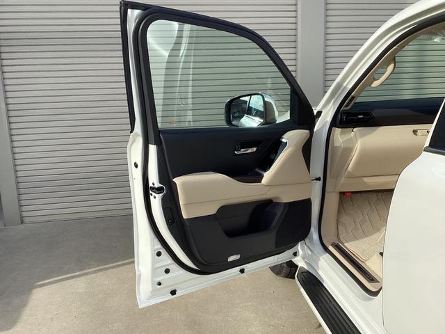 ランドクルーザー ZX 登録済未使用車 改良後モデル モデリスタエアロ 12.3型ナビ JBLサウンド リヤエンターテイメント ブラックルーフレール クールボックス 内装ベージュ ムーンルーフ 空気圧警報システム(27枚目)