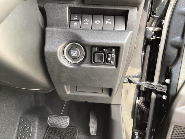 エンジンスイッチ、ドアミラー格納スイッチ、ドアミラー角度調整スイッチが付いています。