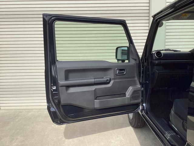 車体が小さいため、小回りが利きます。狭い道を通るときや対向車ともすれ違いやすく、狭い駐車場でも駐車しやすくなっています。