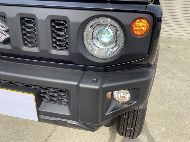 ヘッドランプに付着した泥や雪などを洗い流し、前方視界の確保をするヘッドランプウォッシャーが付いています。