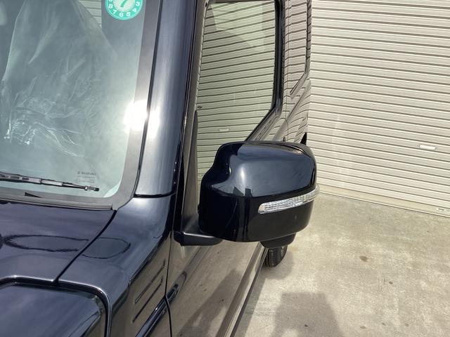 ドアミラーの曇りを除去したり、雪を溶かして後方視界の確保をするヒーテッドドアミラーが付いています。また２面鏡を装着したサイドアンダーミラー付ドアミラーが、助手席側面方向の死角低減をサポートします。