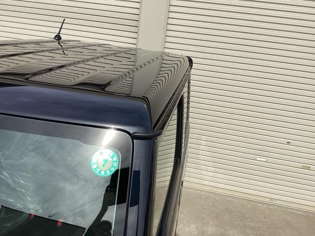 ドアを開けた時の車室内への雨水の侵入を防ぐドリップレールを採用。