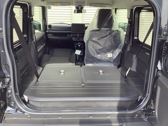 フロントシートを後方いっぱいに倒せばフルフラットになります。