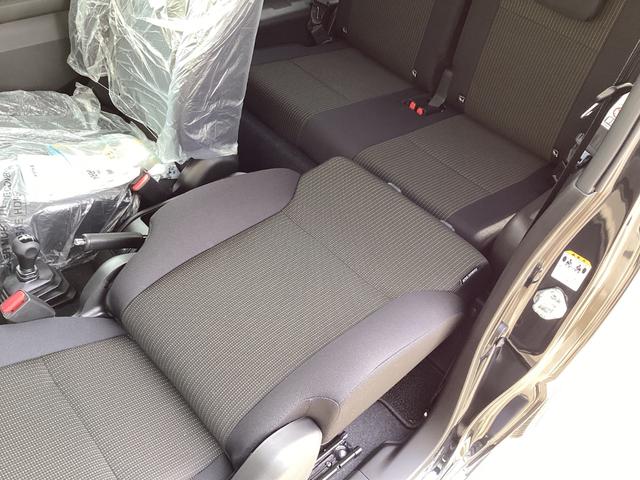 フロントシートを後方いっぱいに倒せばフルフラットになります。