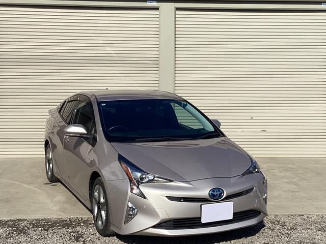 プリウス Ａツーリングセレクション　４ＷＤ　純正９インチＳＤナビ　バックカメラ　クルーズコントロール　シートヒーター　ハーフレザーシート　ドラレコ　コーナーセンサー　スマートキー　ＬＥＤヘッド　ビルトインＥＴＣ（2枚目）