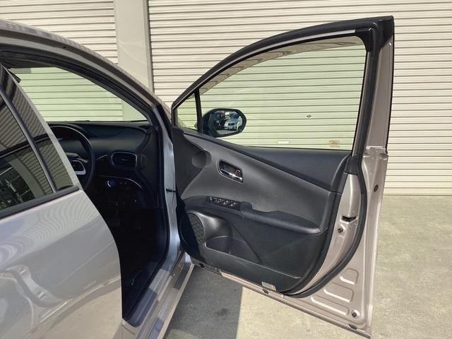 プリウス Ａツーリングセレクション　４ＷＤ　純正９インチＳＤナビ　バックカメラ　クルーズコントロール　シートヒーター　ハーフレザーシート　ドラレコ　コーナーセンサー　スマートキー　ＬＥＤヘッド　ビルトインＥＴＣ（3枚目）