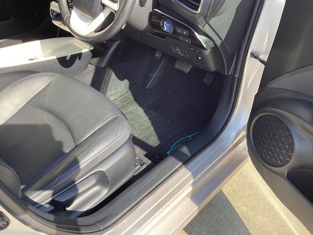 プリウス Ａツーリングセレクション　４ＷＤ　純正９インチＳＤナビ　バックカメラ　クルーズコントロール　シートヒーター　ハーフレザーシート　ドラレコ　コーナーセンサー　スマートキー　ＬＥＤヘッド　ビルトインＥＴＣ（5枚目）